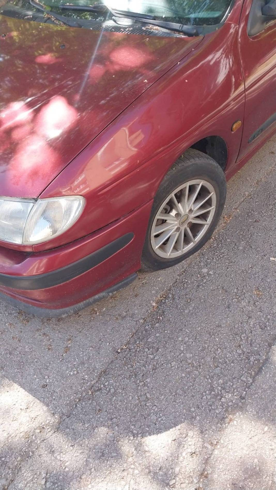 Onlarca aracın lastiğini fütursuzca kesip yoluna devam etti! O ilçede lastikçiler fazla mesai yaptı 10